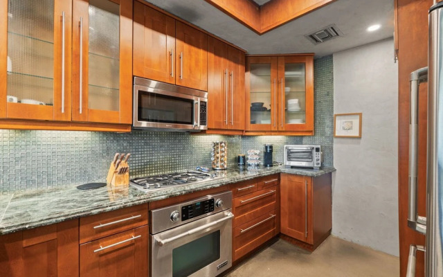 Stylish Westwood Condo