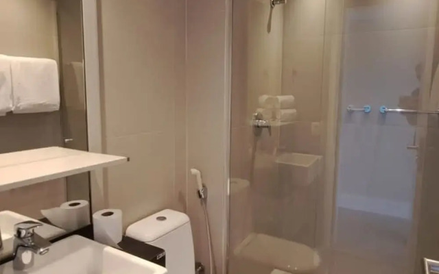 Pinheiros Silver I Modern Studio in Faria Lima