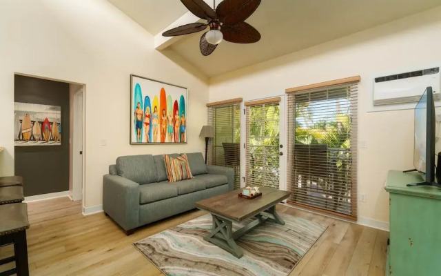 Aina Nalu 2bd/2ba 2 Bedroom Condo by Redawning