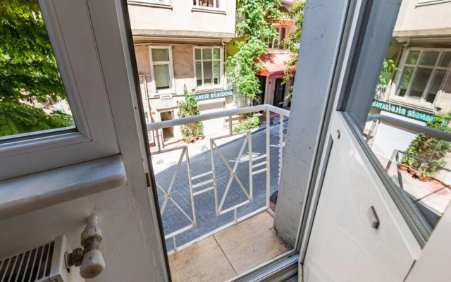 Charming Flat 5 Min to Taksim Square in Beyoglu