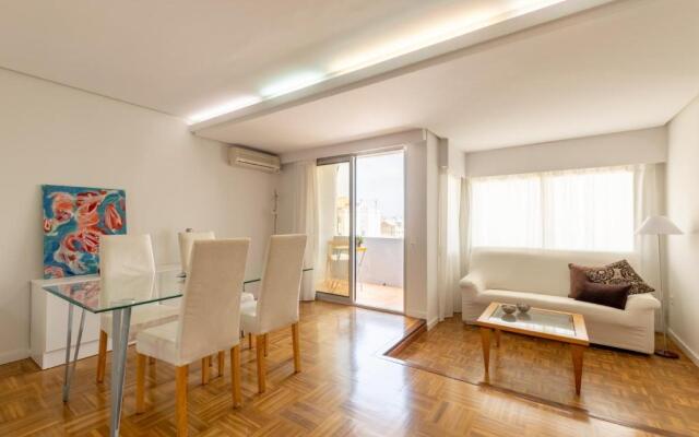 Light and bright apartment in central Valencia