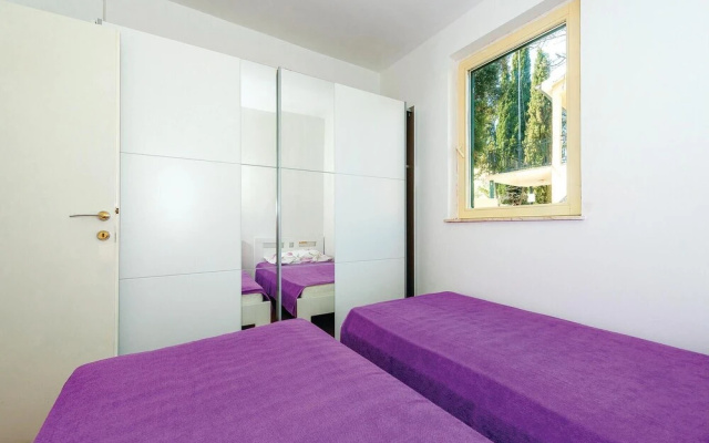 Nice Home in Rogoznica With Wifi and 3 Bedrooms
