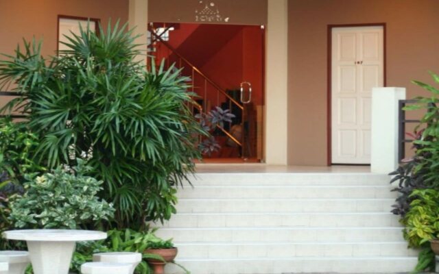 Baan Chomphu