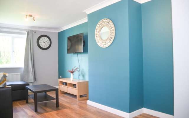 2ndhomestays -willenhall-charming 3-bedroom Home
