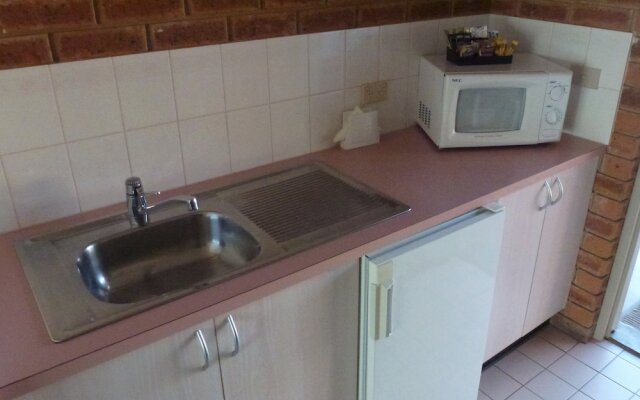 BEST WESTERN Colonial Motor Inn