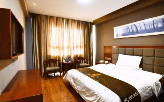 Super 8 Hotel (Luonan New Bus Station)