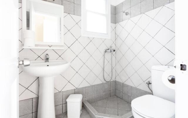 Raxes Kastanies Despina Studios # 4