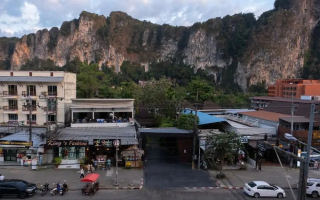 Krabi Freedom Hostel And Bar
