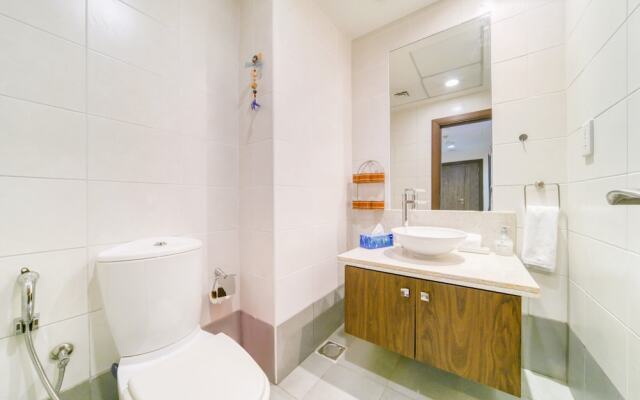 Executive Towers Amazing 1BR Onsite Pool Business bay