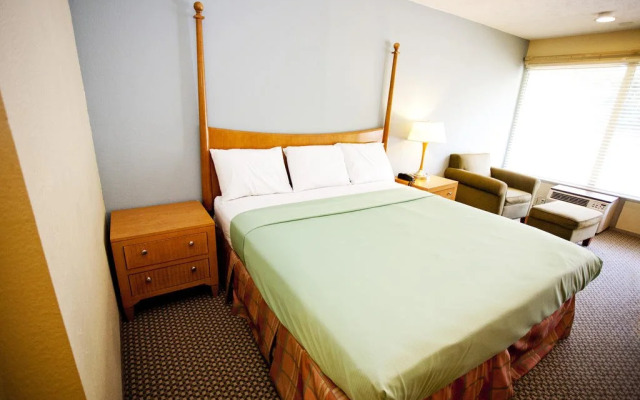 Star City Inn and Suites