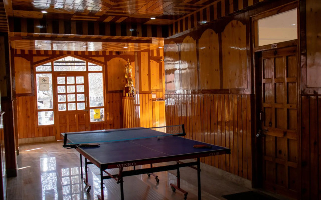 Hotel Monal Residency