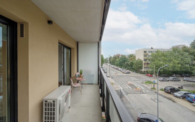 Apartment Legnicka by Renters
