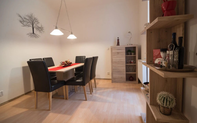 2 Bedroom Home near Prague Castle