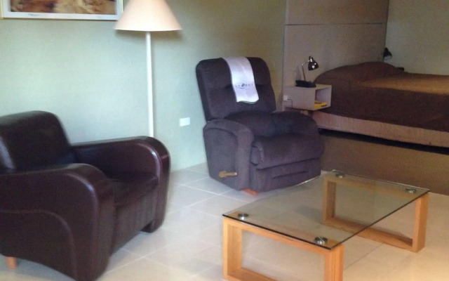 Francis Phillip Motor Inn