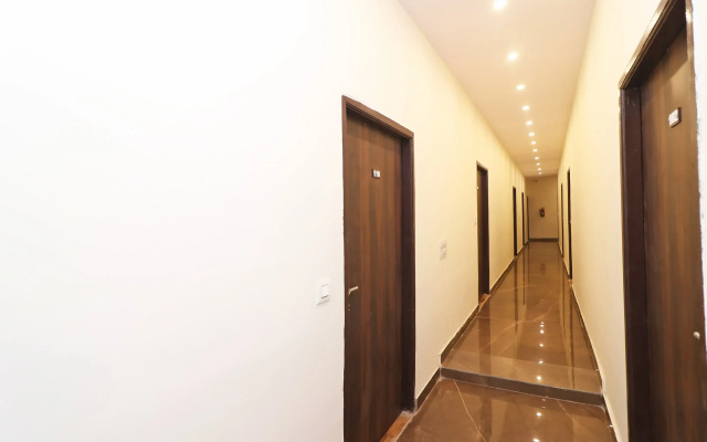 OYO 810741 Hotel Adb
