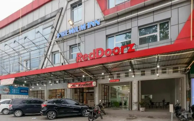 RedDoorz Plus @ Cemara Asri Medan