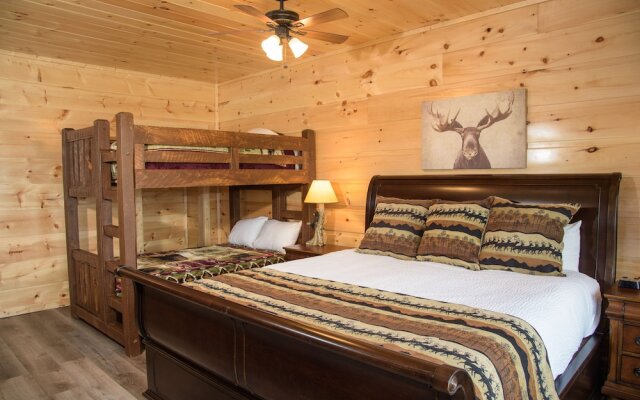Mansion in the Sky - Eleven Bedroom Cabin
