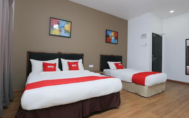 OYO 89915 East Mount Hotel