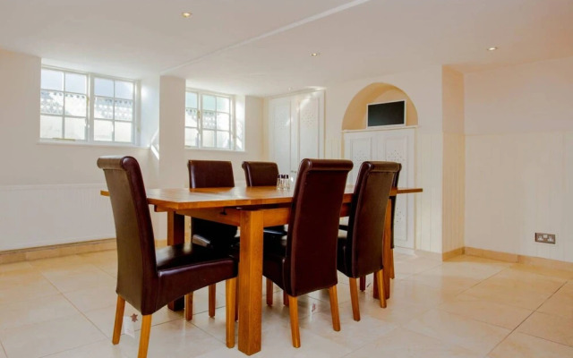 Large Luxury Townhouse in the Centre of Greenwich