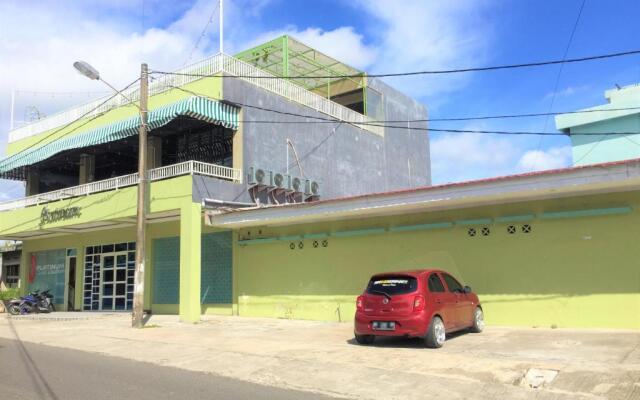 Urbanview Hotel Platinum Parepare