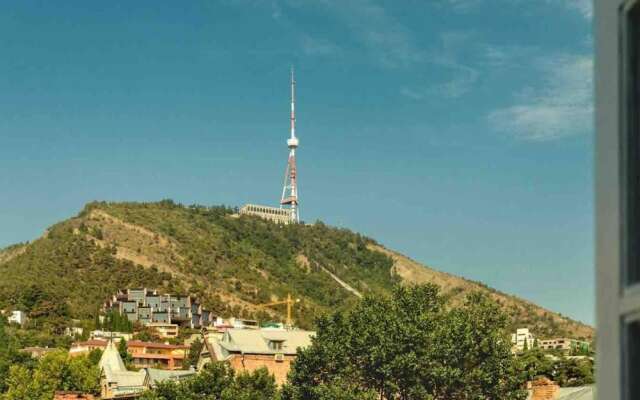 Безупречные апартаменты с двумя спальнями в центре Тбилиси