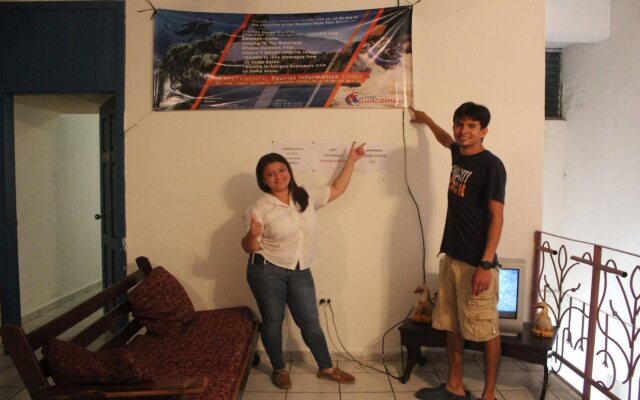 Hostal Guacamayos Rafting Backpacker .