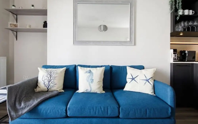 Panoramic sea Views in Beachfront apt w Balcony