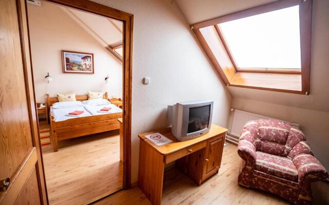 Il Gallo Nero Fekete Kakas tterem s Panzi