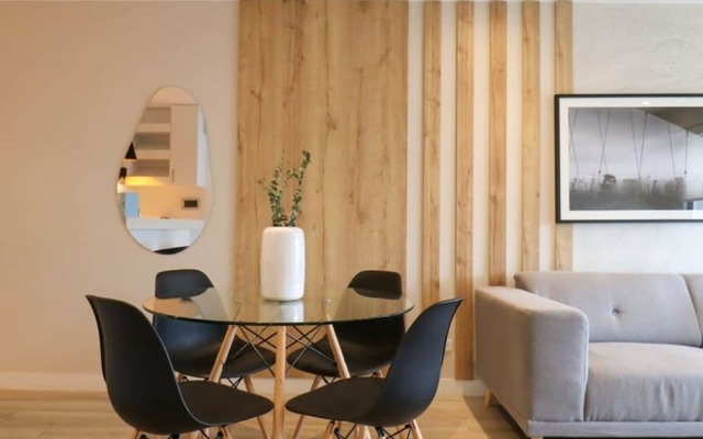 w Elegant 2BR With Balcony in Miraflores