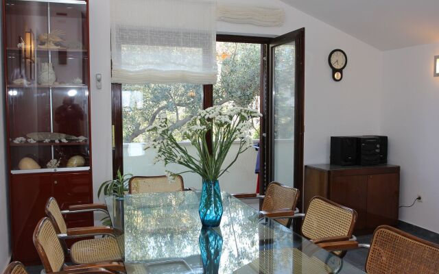 Holiday house Silvia - open pool: Supetar, Island Brac