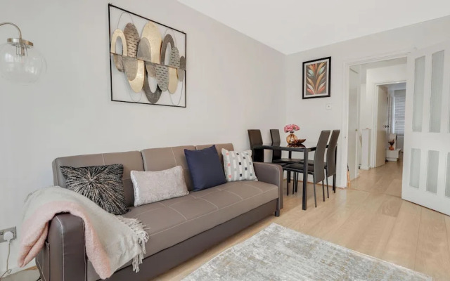 Apartment-sleeps3-heating-television-internet