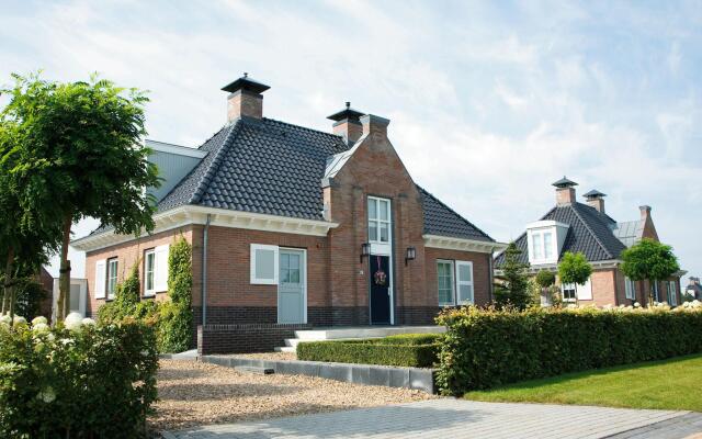 Stately, luxury villa with two bathrooms, 2km from Appelscha