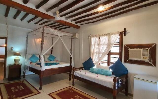 Mambo Beach Villas