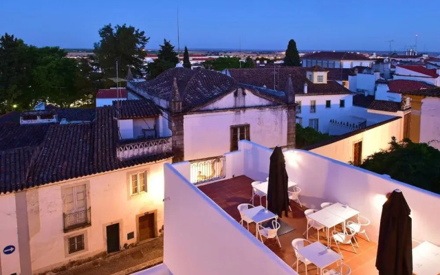 The Noble House Suites & Apartments