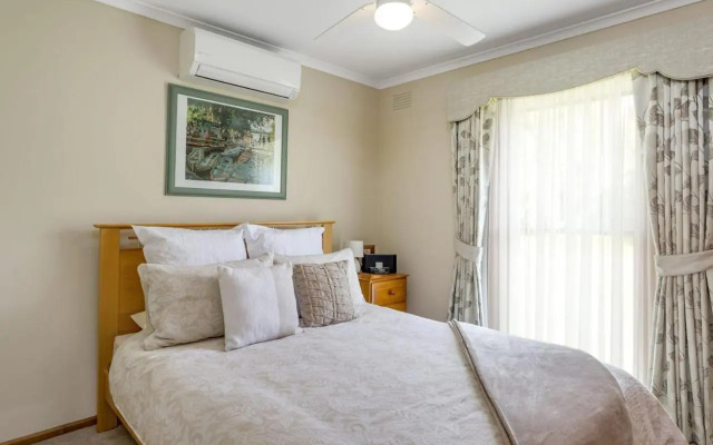 Poolside Getaway Dromana