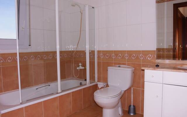 Spacious Villa in Vilacolum With Swimming Pool