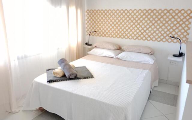 Studio sea front view & pool
