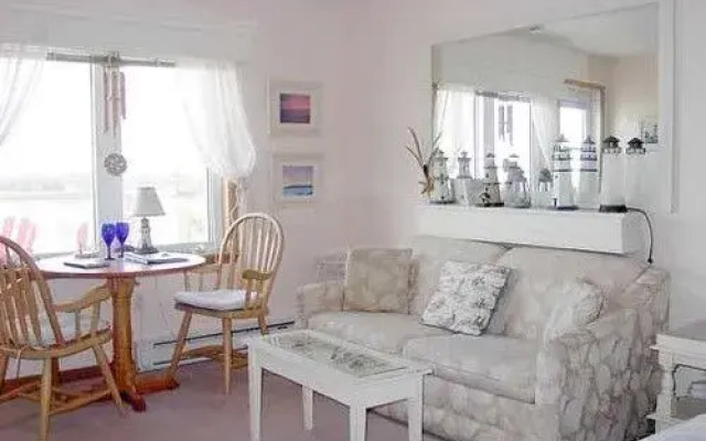 3 Moonlight Beach Suites