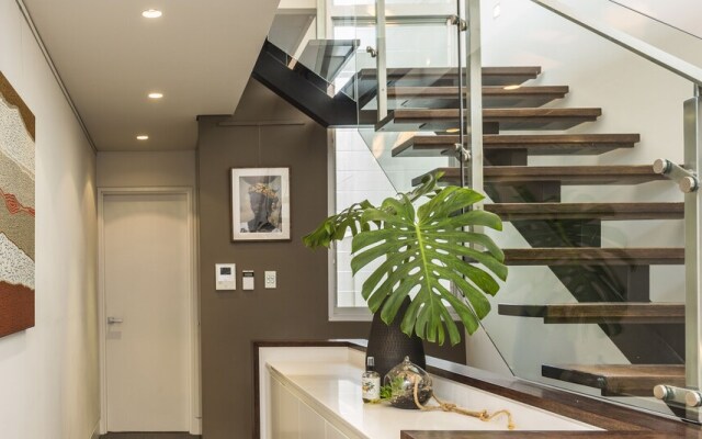 3BR Sydney Harbourside Home/Rooftop Pool & Parking