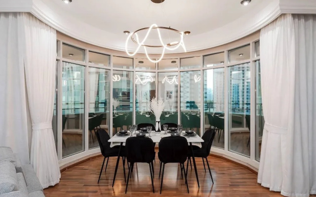 Spacious 2BR apartment in Marina Crown