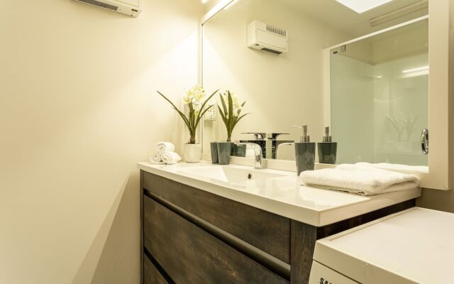 Alpine Gold With Incredible Lake Views SPA