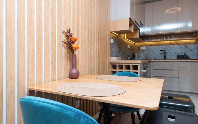 WaterFront City Apartments by UrbanRent