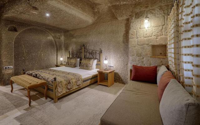 Hera Cave Suites