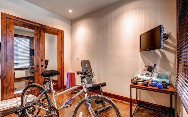 Cawha Outlook Chalet by RedAwning