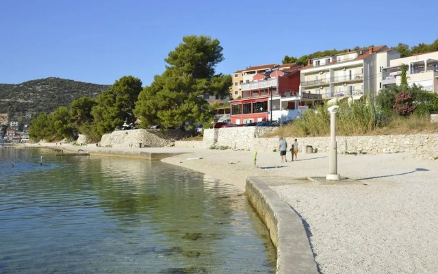 Remarkable 1-bed Apartment in Marina