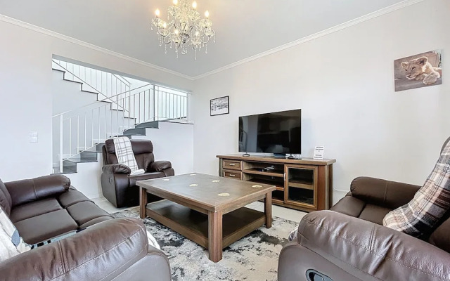 Blue Outlook Retreat by Atlantic Holiday