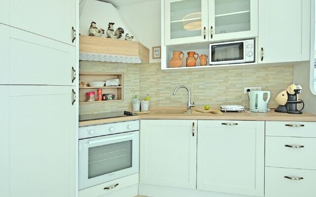 Peaceful Villa in Sveti Lovrec With Swimming Pool