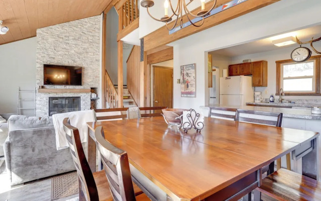 Charming Townhome - Walk to Greek Peak Mountain!