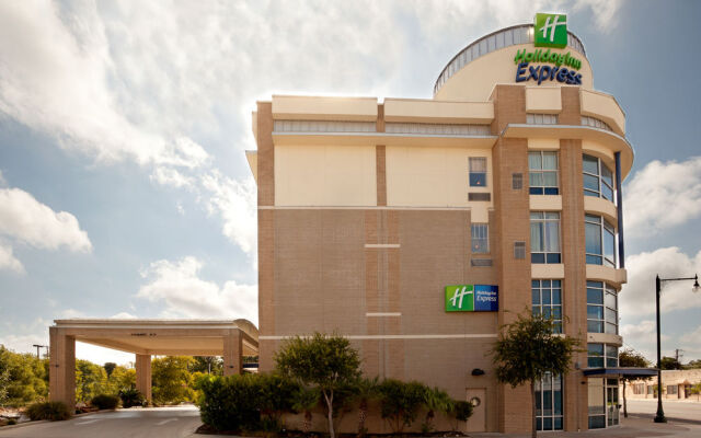 Holiday Inn Express Hotel & Suites San Antonio - Rivercenter Area