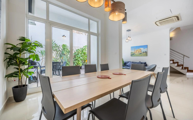 Hard to come by - modern & huge house in Sliema